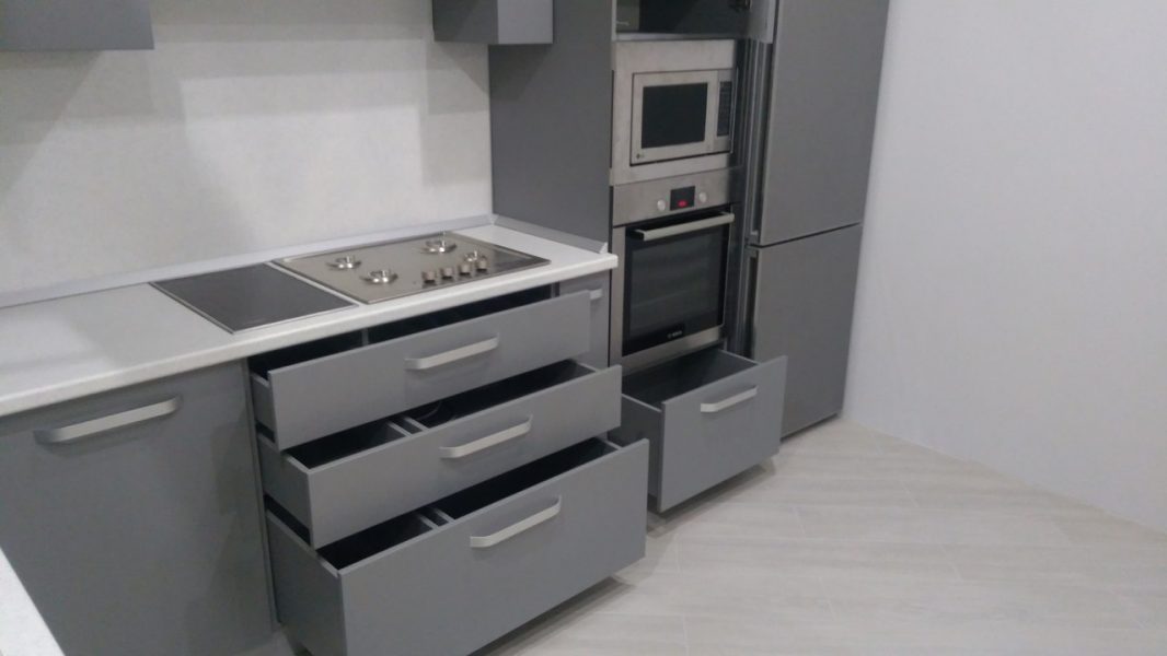 Chipboard_GrayCornerKitchen_03
