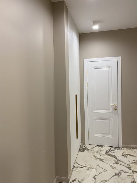Chipboard_WhiteWardrobesInHallway_03