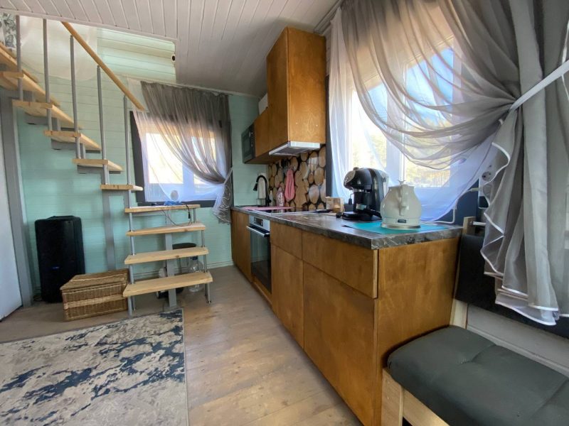 Plywood_StraightCompactKitchen_03